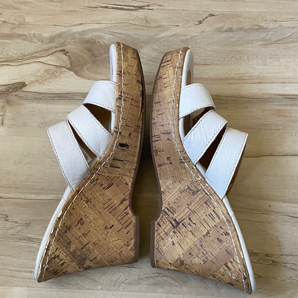 b.o.c. Women's White boc Sandals